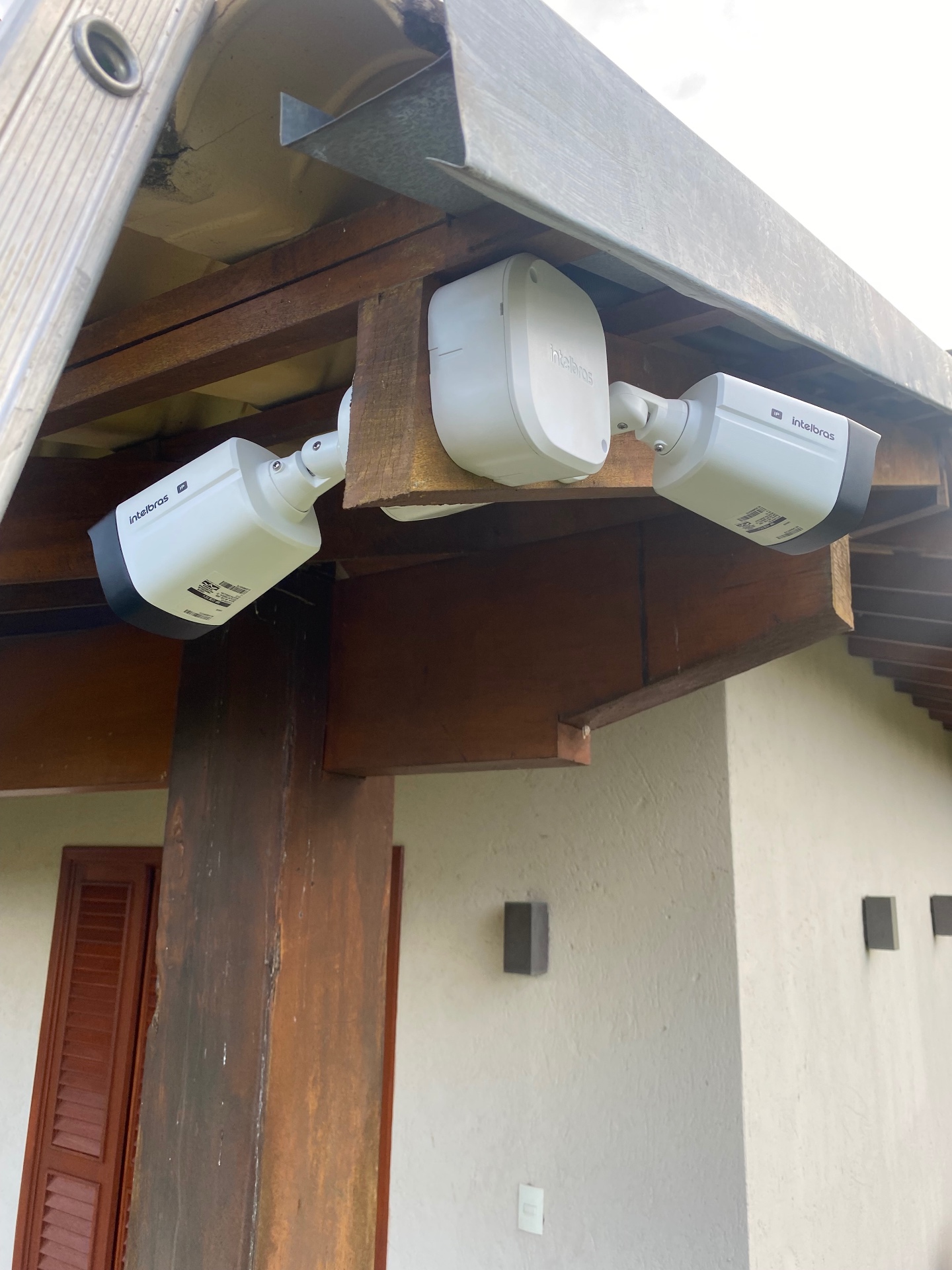 Sistema CFTV residencial com duas câmeras